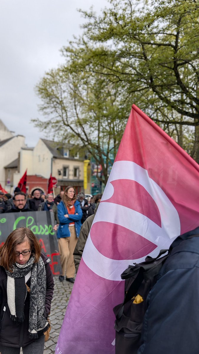 MLepvraud's tweet photo. 🚸 Représentée aujourd'hui à la mobilisation de l'intersyndicale enseignante devant la Préfecture de Saint-Brieuc, dans le cadre de l'appel à la grève pour s'opposer à la suppression de 61 postes d'https://t.co/c6PUW2WlQX et la fermeture de 31 classes sur le département. https://t.co/B8tTzG7dmc