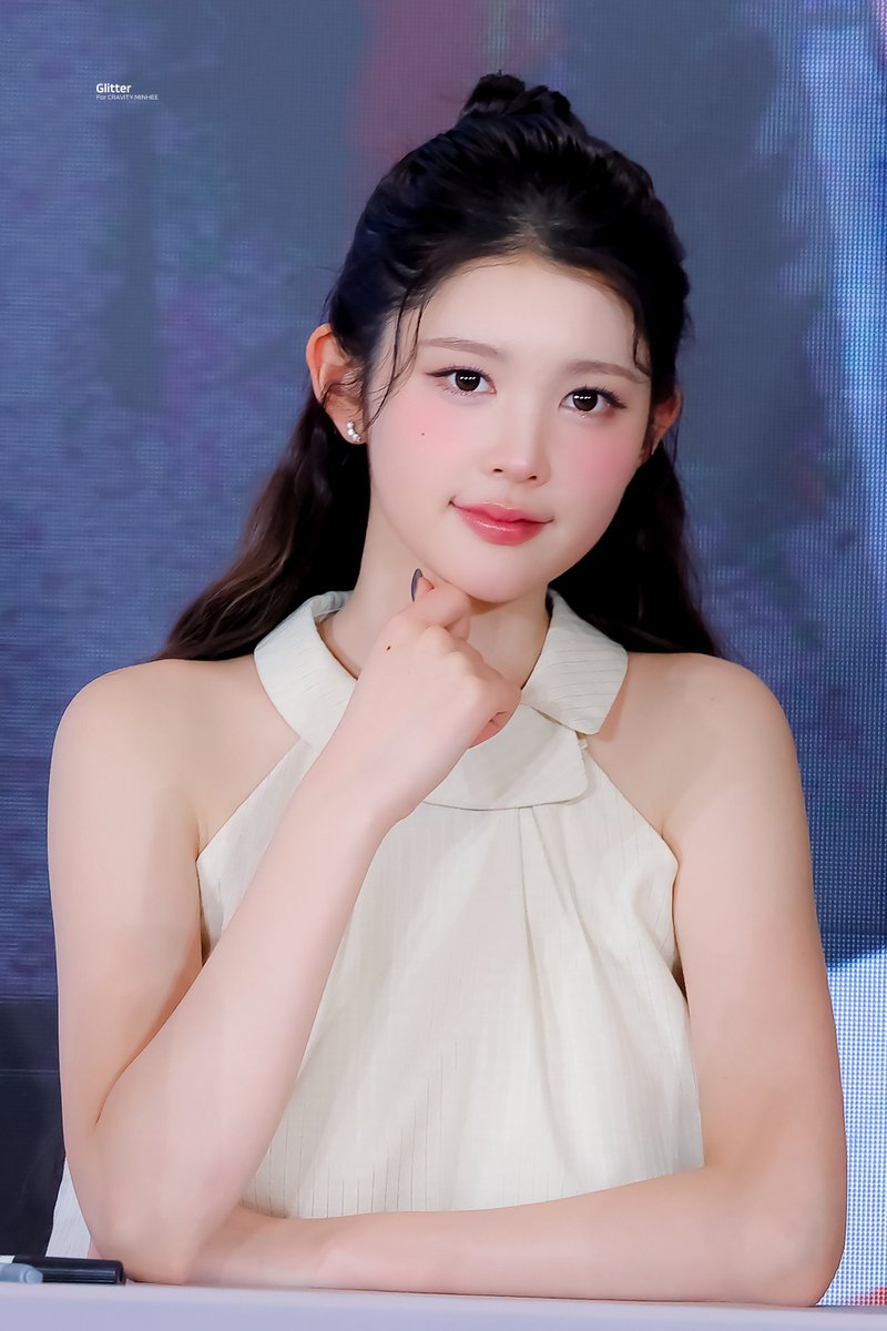 𝙂𝙡𝙞𝙩𝙩𝙚𝙧 tweet media