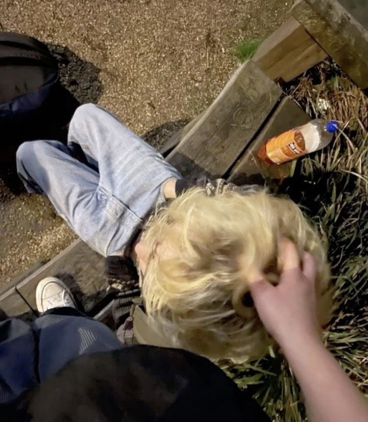 isa , block de seguir! tweet media