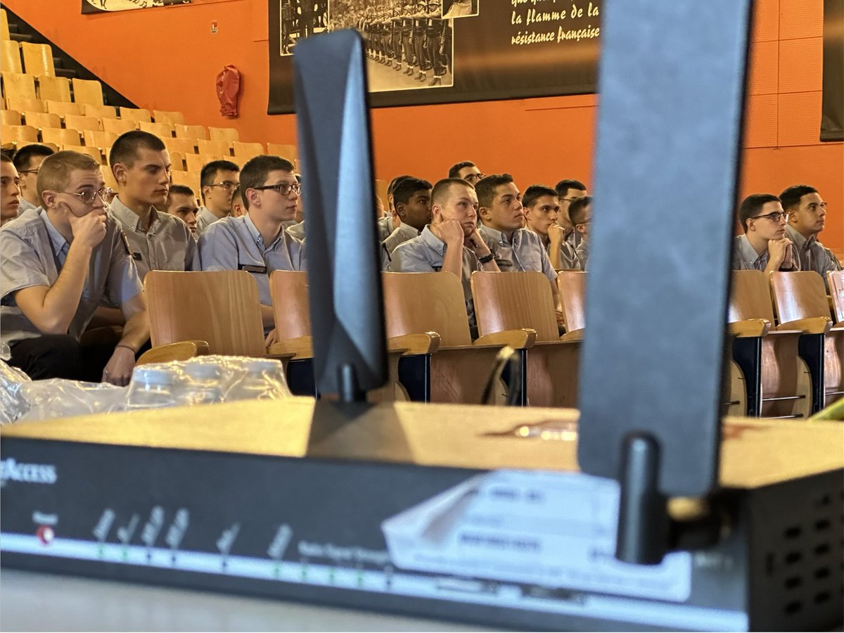 Lycée Militaire de Saint-Cyr tweet media