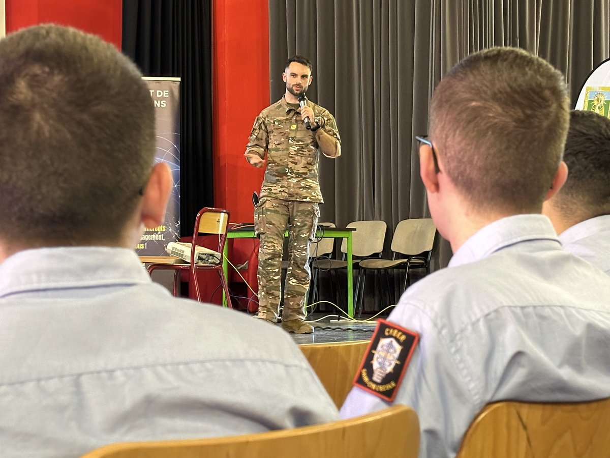 Lycée Militaire de Saint-Cyr tweet media