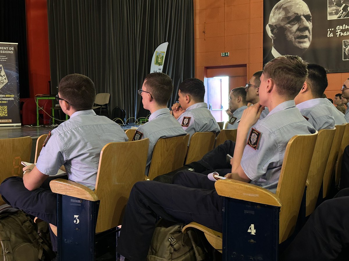 Lycée Militaire de Saint-Cyr tweet media