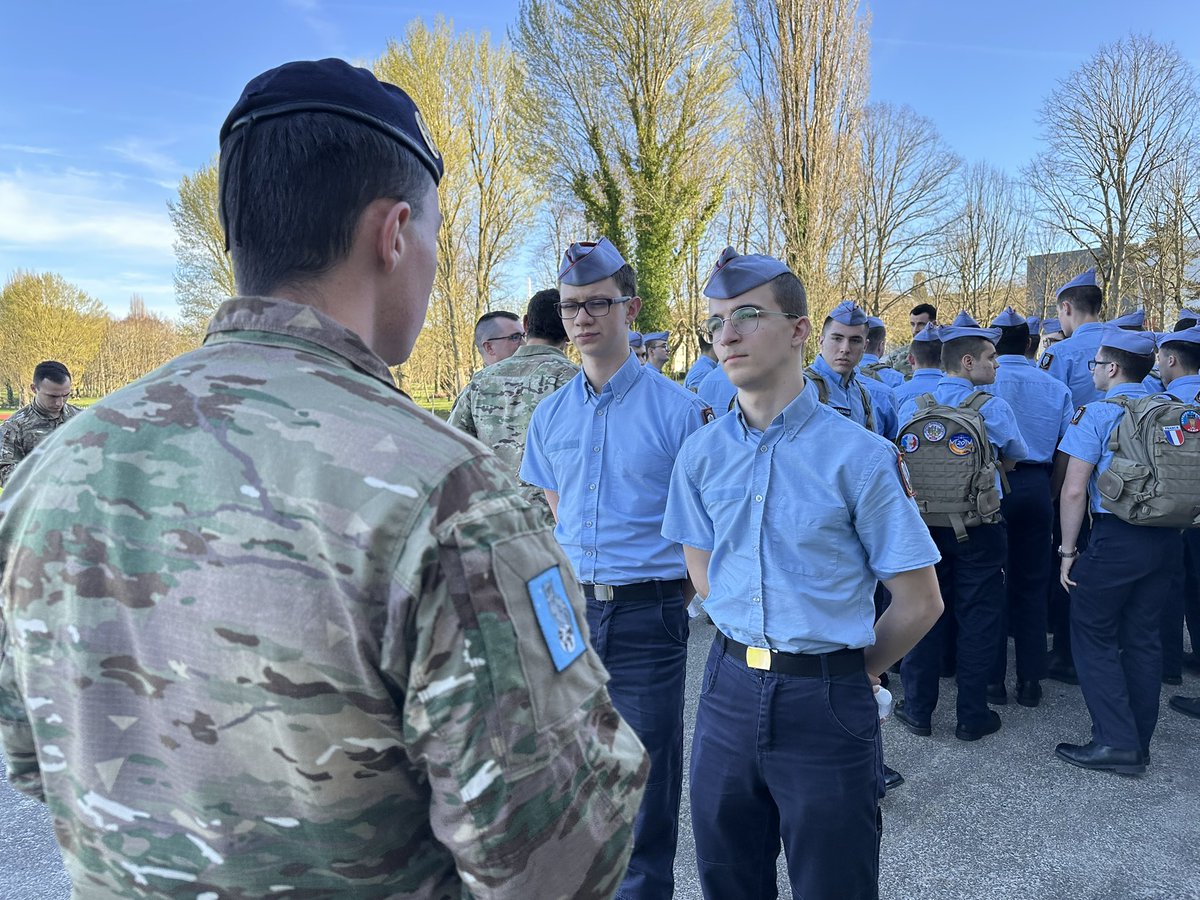Lycée Militaire de Saint-Cyr tweet media