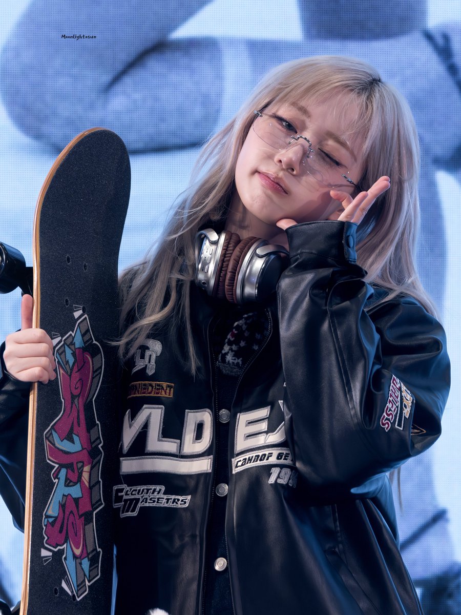 𝙁𝙚𝙖𝙩𝙝𝙚𝙧.𝙑 tweet media