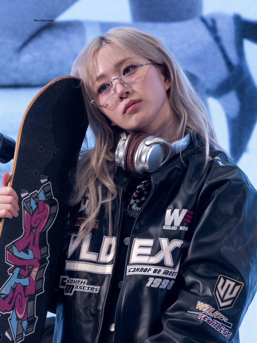 𝙁𝙚𝙖𝙩𝙝𝙚𝙧.𝙑 tweet media