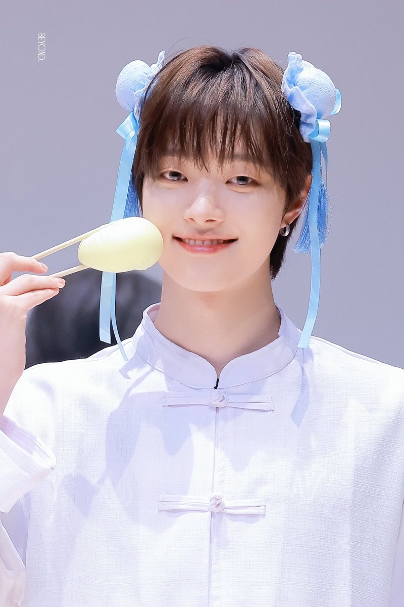 𝙗𝙚𝙮𝙤𝙣𝙙. tweet media