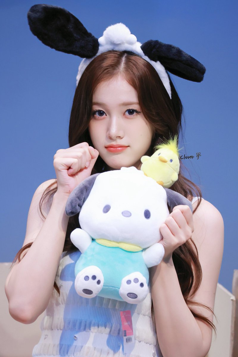 𝐶𝑙𝑜𝑣𝑒𝑟🍀 tweet media