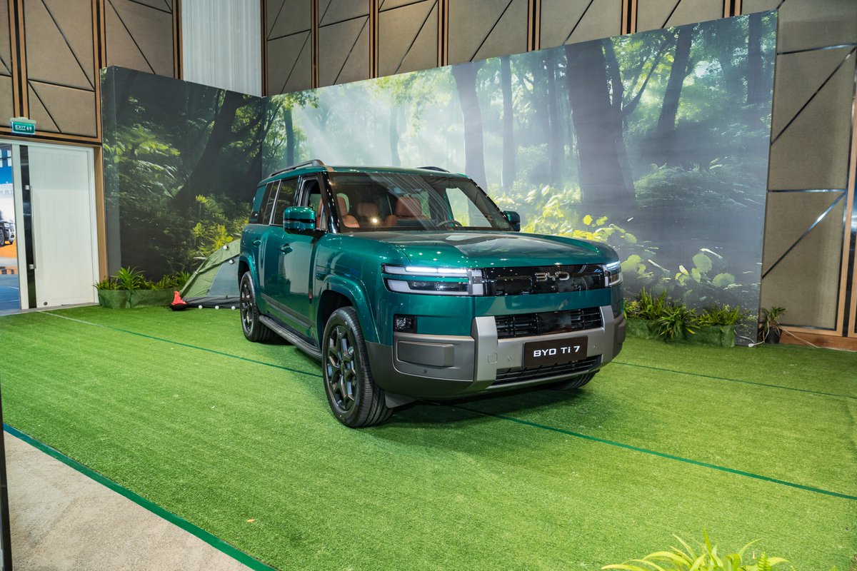 BYD_AsiaPacific's tweet photo. On March 27, BYD Ti7 was officially launched in Cambodia!
A premium spacious SUV with outstanding strength making its grand debut, injecting strong new momentum into Cambodia's new energy vehicle market!
#BYD #BYDAPAC #BYDTi7 #BYDCambodia https://t.co/Pd3B8cGLM1