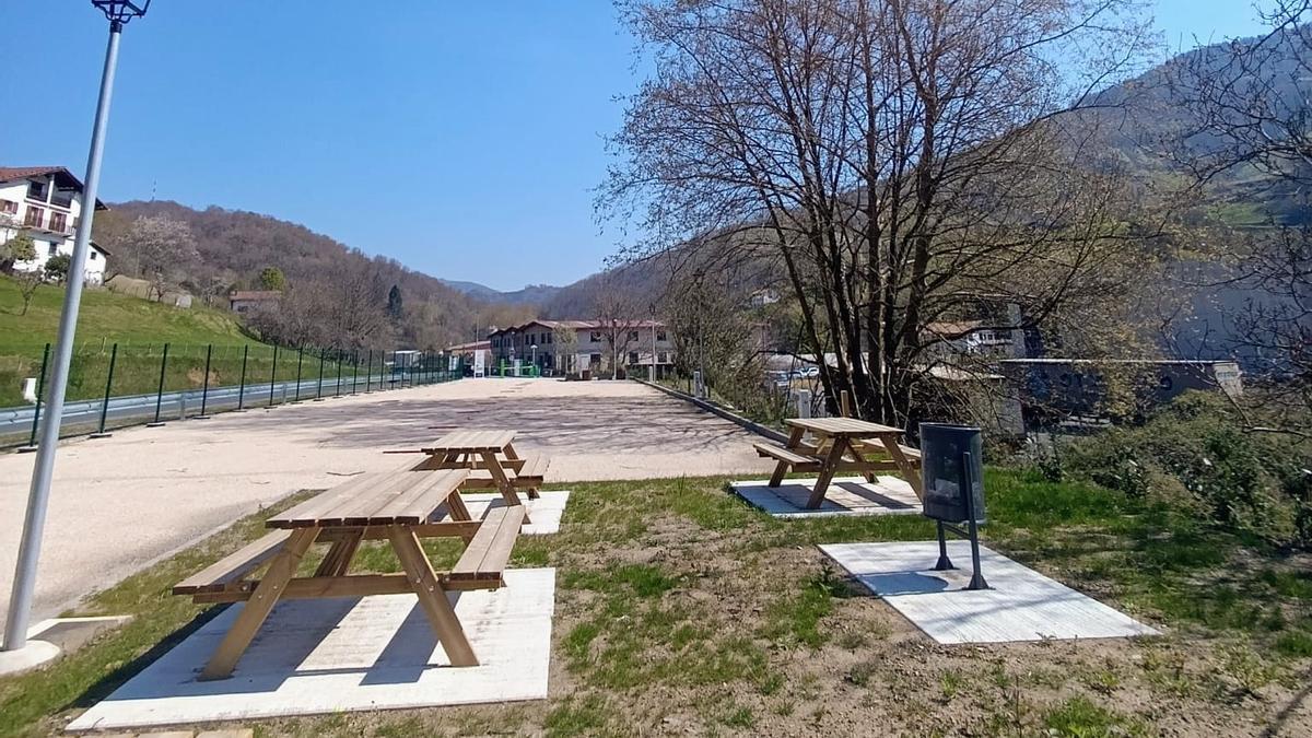 El Ayuntamiento de #Lesaka (Navarra) ha puesto en marcha una nueva área destinada a #autocaravanas, con el objetivo de ofrecer a las personas visitantes un espacio adecuado, cómodo y bien equipado para descansar y pernoctar en el municipio...

noticiasdenavarra.com/navarra/2026/0…