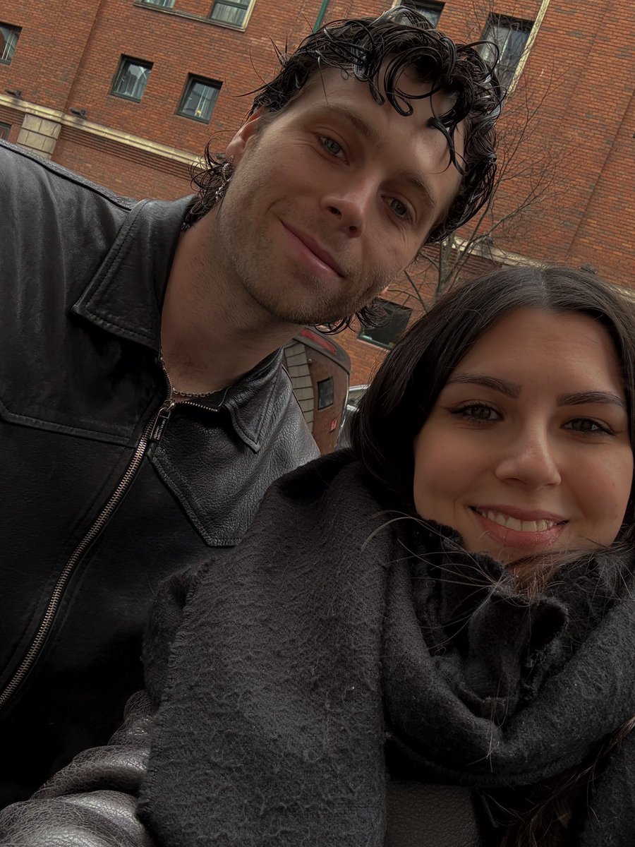 mils on tour ⭐️ tweet media