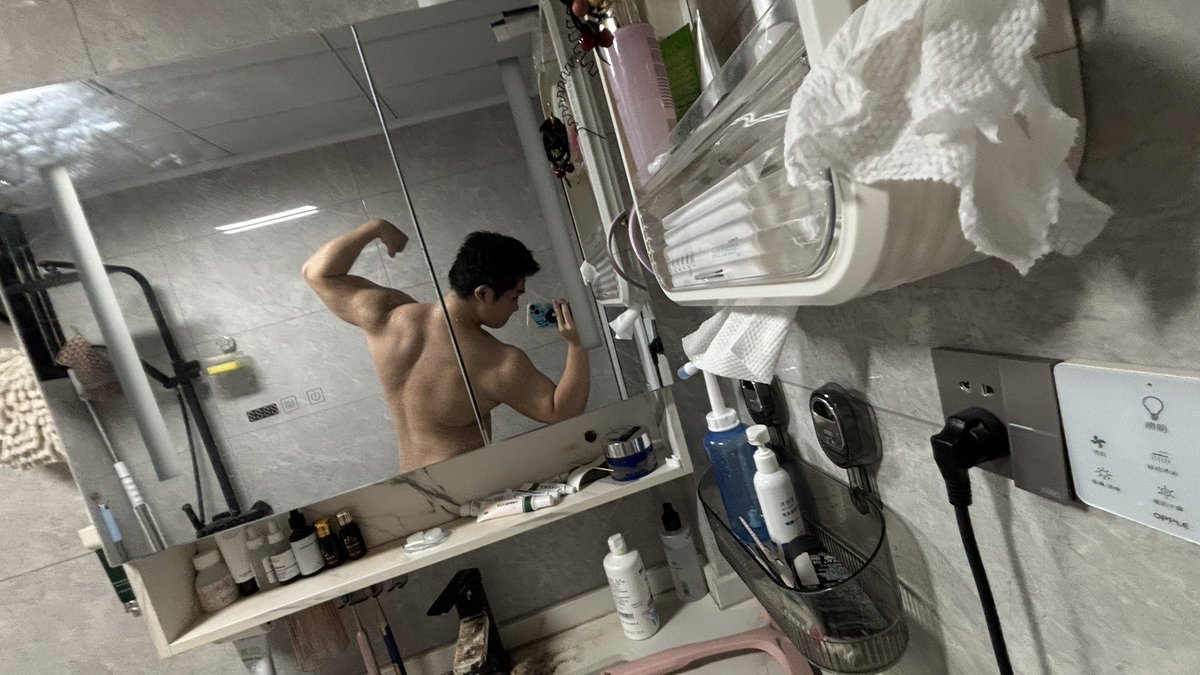 ssssurfing's tweet photo. 感受到你直男爹的强壮雄性荷尔���没？这是废物男同贱狗绝对没有的，我怒视一眼你那个傻逼男同的肉蛆你就要受不了，你个臭傻逼接着就要求踹求骂，还不来上贡！
#直男崇拜 #直男爹 #傻逼男同 #雄性荷尔蒙 #爷们儿 #ATM奴 https://t.co/7V0tmsnvJx