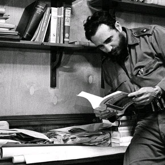 Hoy es el Día del Libro Cubano. Una Revolución que alfabetizó a todos y que pidió al pueblo no que creyera, sino que leyera, siempre fomentará la pasión por la lectura. #CubaEsCultura
