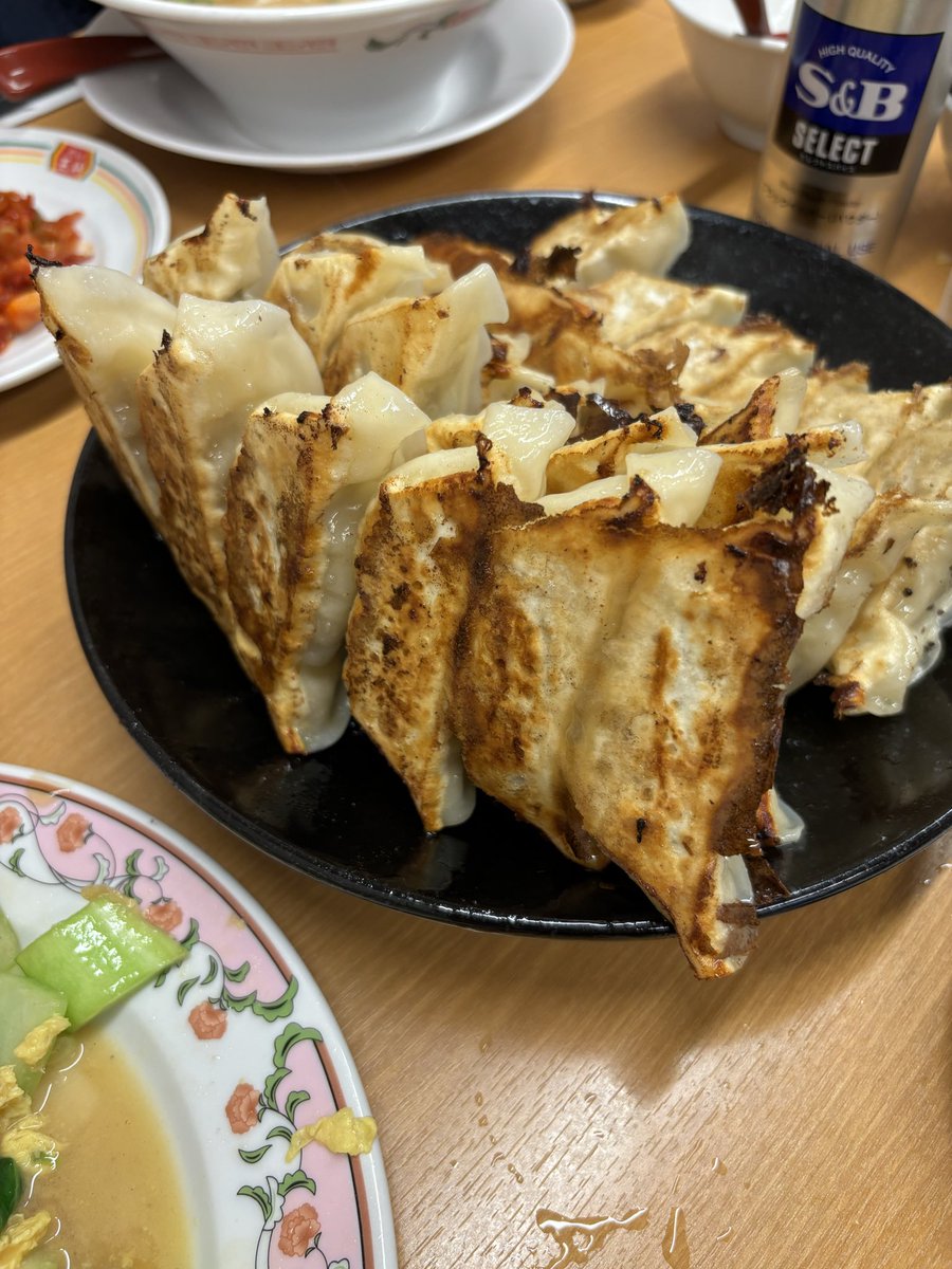 あきにい tweet media