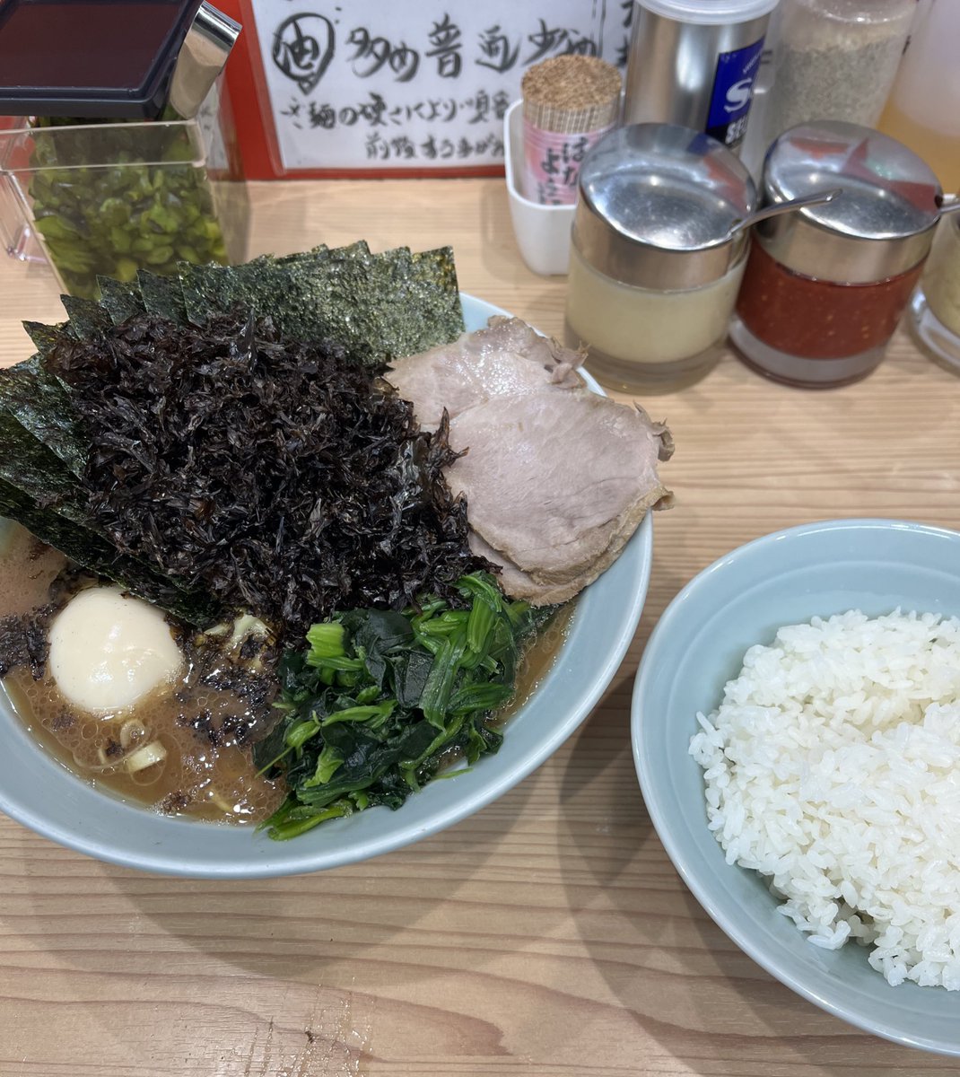 晩飯ラーメン
店員さんありがとうございます🙇
と心の中で思いながら食しました。。