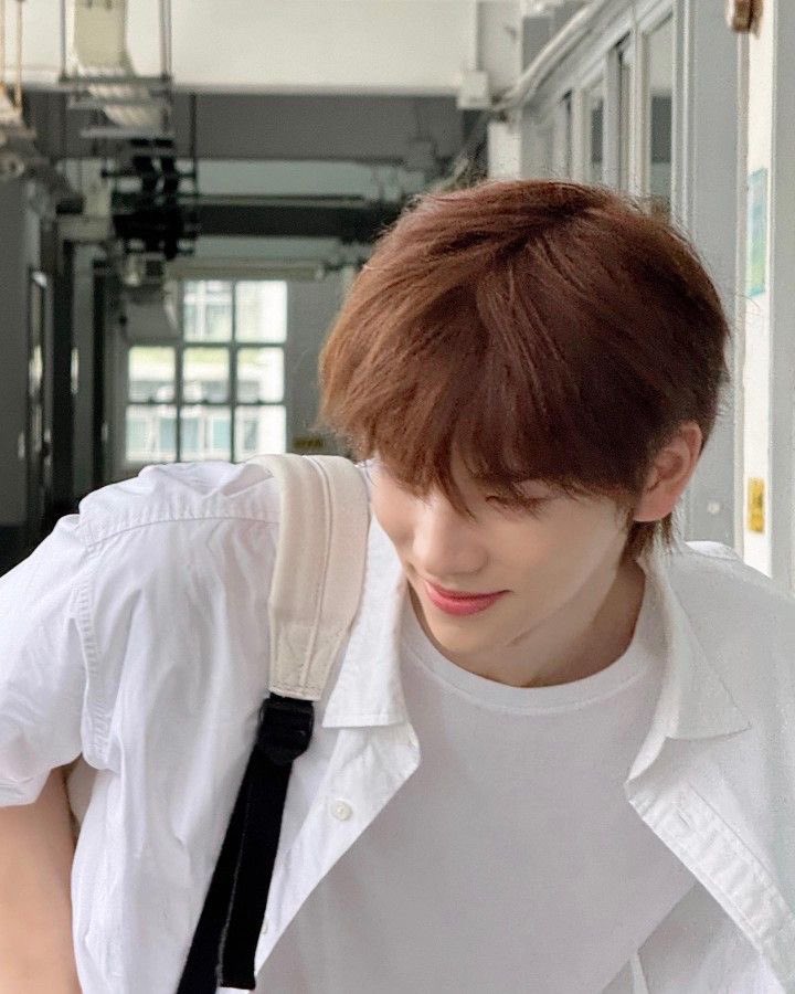 plp7anbi's tweet photo. #닏재 옆집 그 애. 맨날 기력 없이 다니는 그 애. 늦은 밤, 엘베에서 기대서 잠깐 눈 감고 있는 그 애. 마주치면 꾸벅- 인사하고 가는 그 애. 그 애, 최영졔가 자꾸만 눈에 밟히고 웃음이 나는 건 언제부터였을까. 

또 자?
.. 혀엉? 
으응~ 잠 와~ 
아; 하지마여.. https://t.co/Z3JOWUahbJ