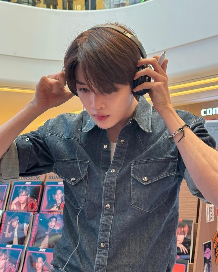 Base umum bisa follow @cornerfess tweet media