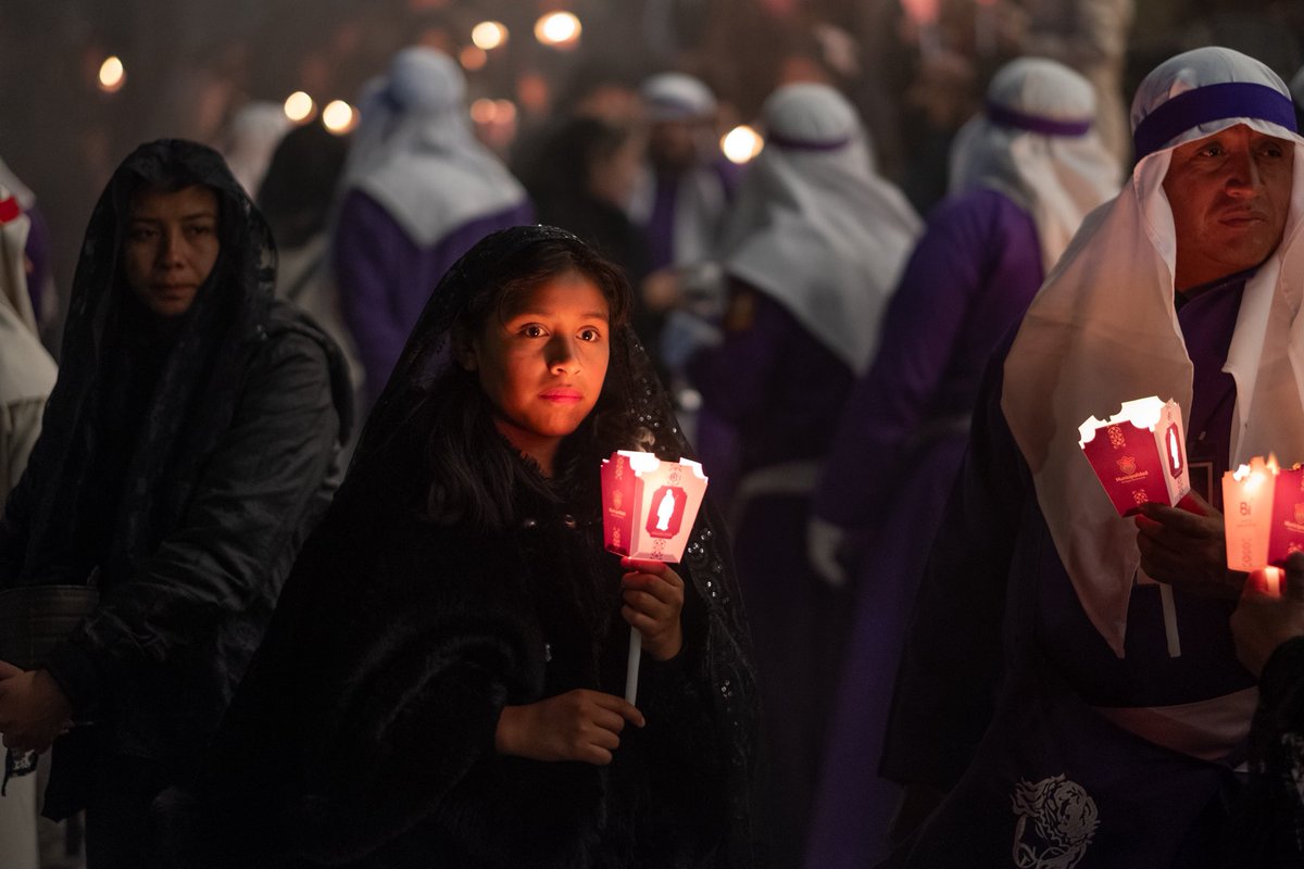 Madrugada de lunes santo en Antigua Guatemala