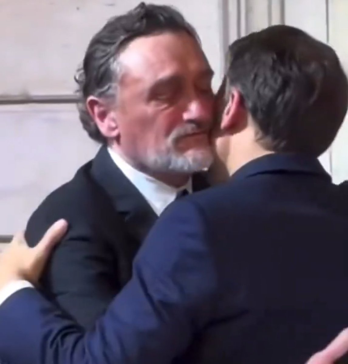 Il n'y a que les serpillères de Macron qui ont la légion d'honneur.