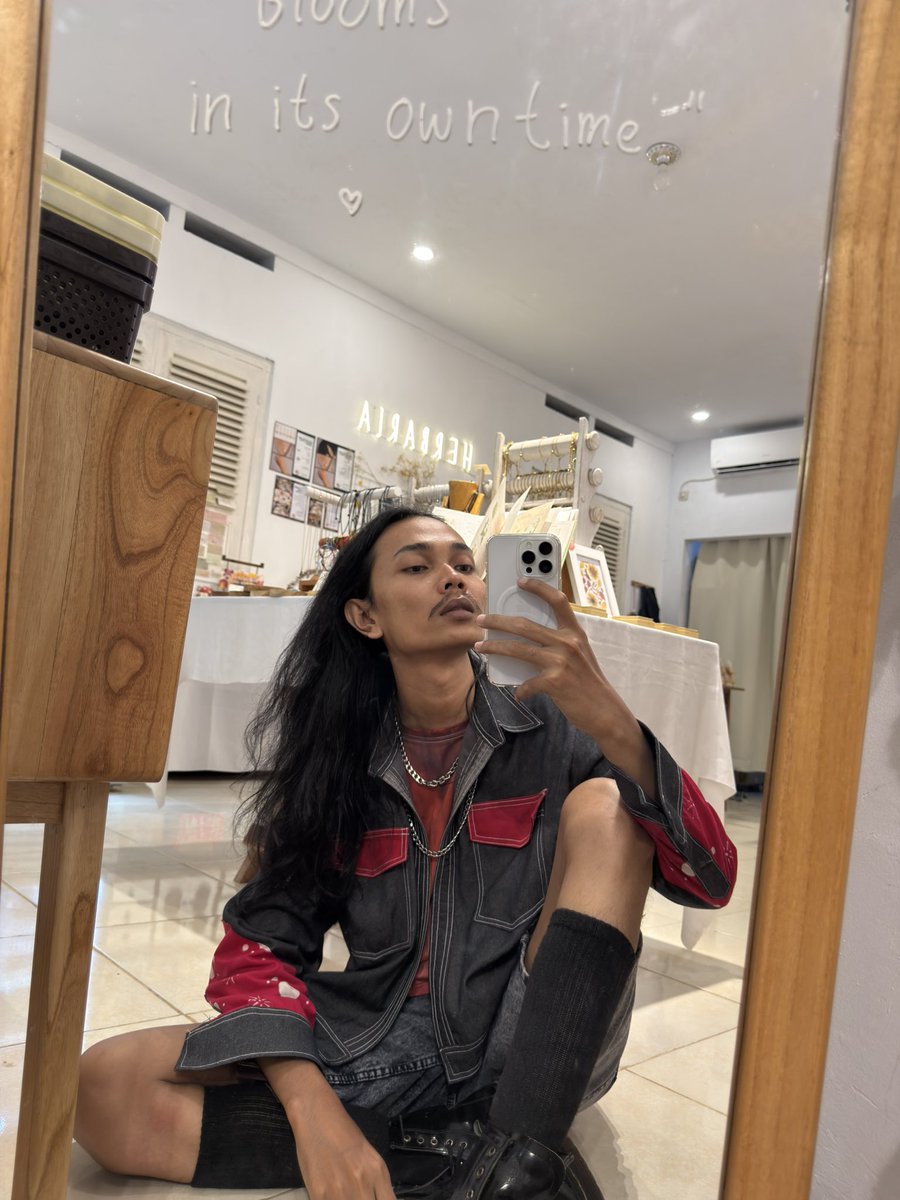 Ɐ⅄ⱯſNⱯS HIꓕⱯԀ ✰ tweet media