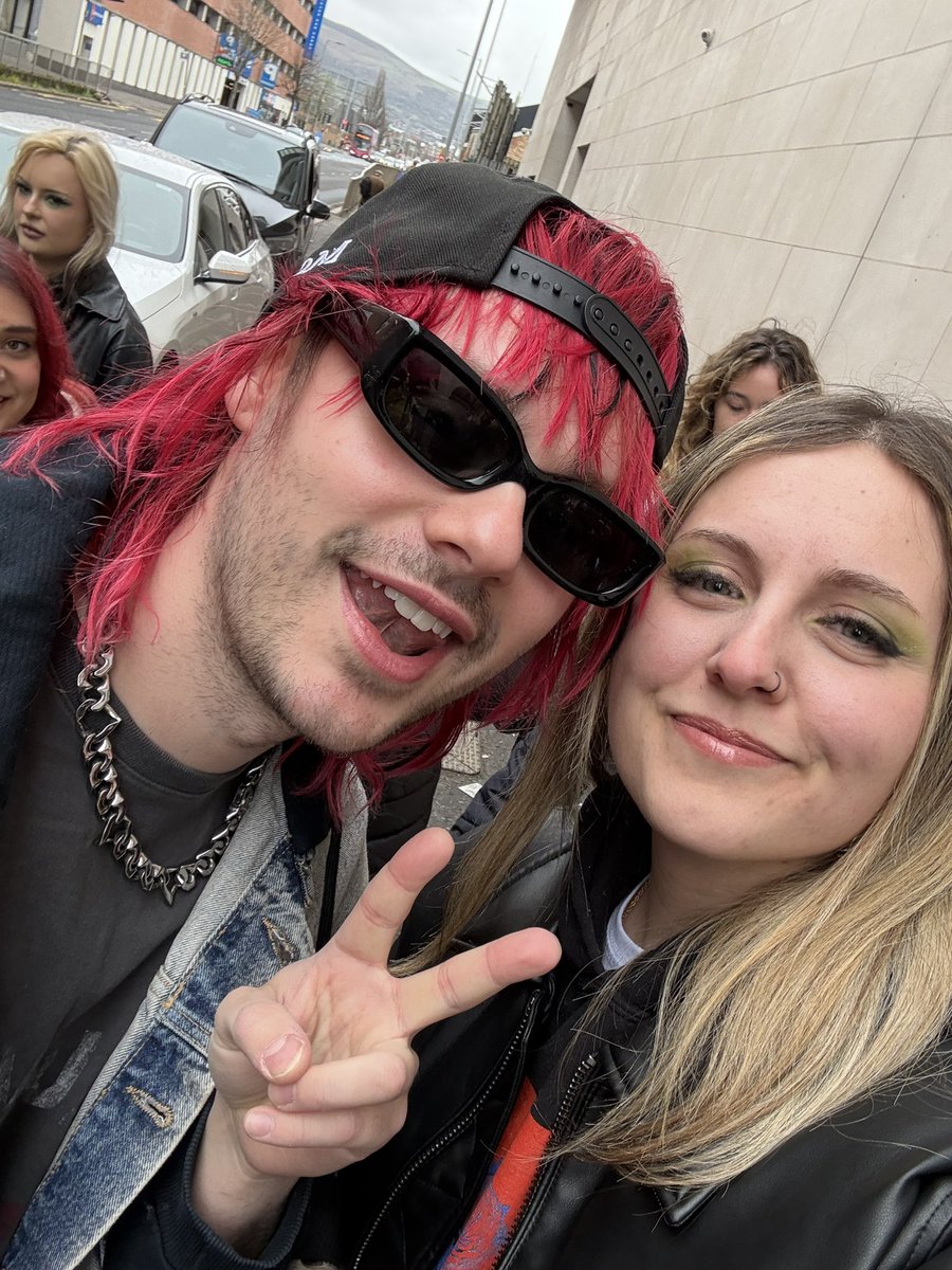 serra on tour🥀★ tweet media