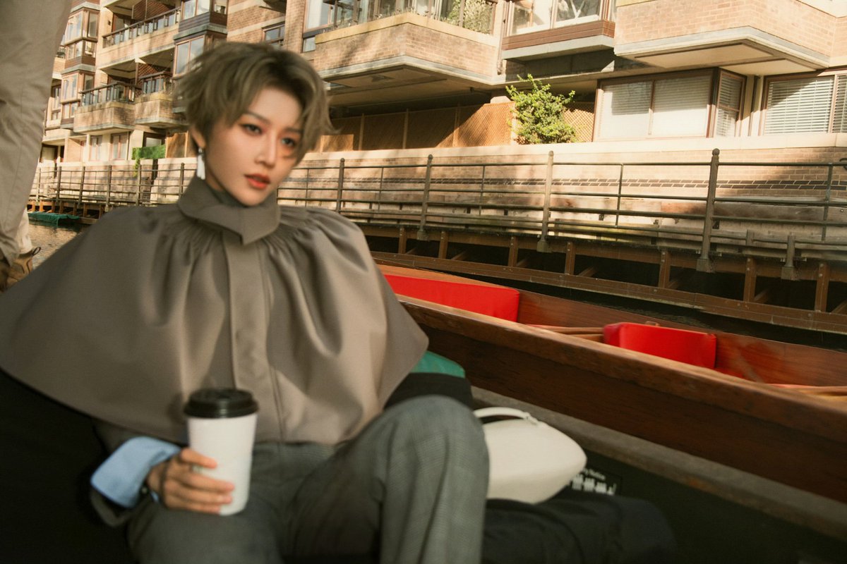 anna1523593's tweet photo. The profound heritage of a century-old British institution Kent &amp; Curwen meets Xin Liu's cool, modern aura, blending vintage British elegance with avant-garde texture.

XIN STEPS INTO 100 YEARS OF KENT &amp; CURWEN
 #XinLiuKentAndCurwenGlobalAmbassador #XINLiuxKentAndCurwen #XinLiu https://t.co/lev9XyEQ44