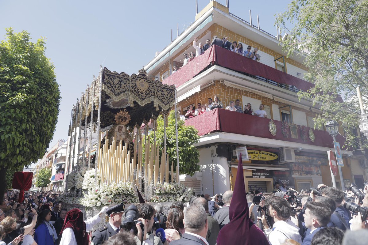 Pasión en Sevilla tweet media