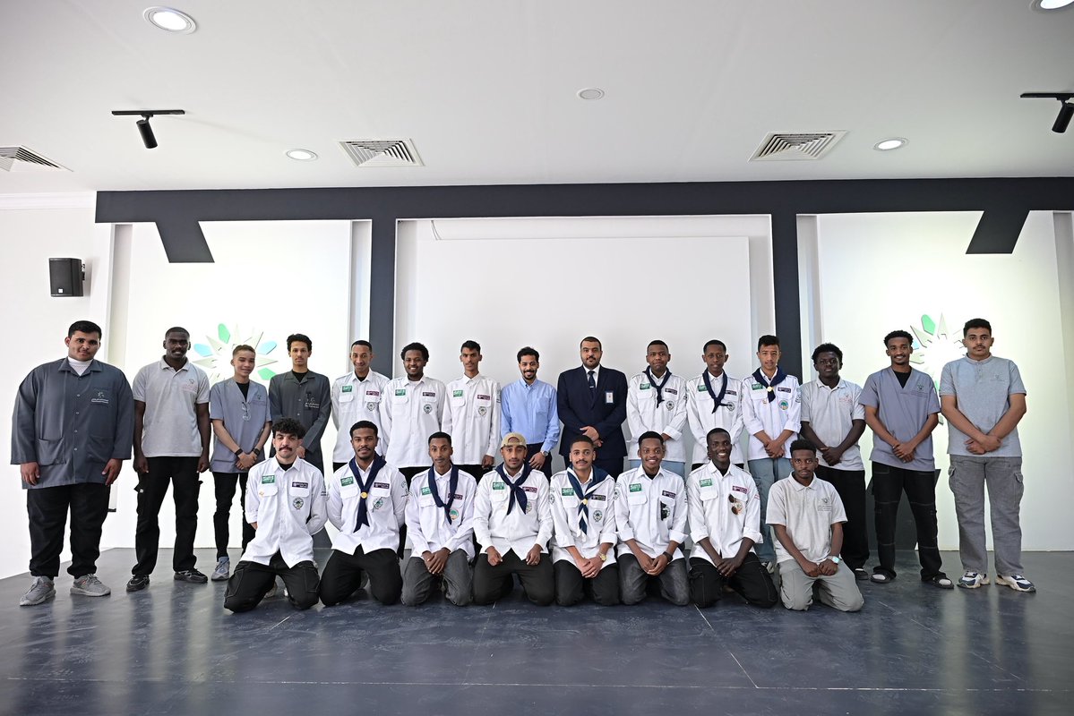 الكلية التقنية بالحائط tweet media