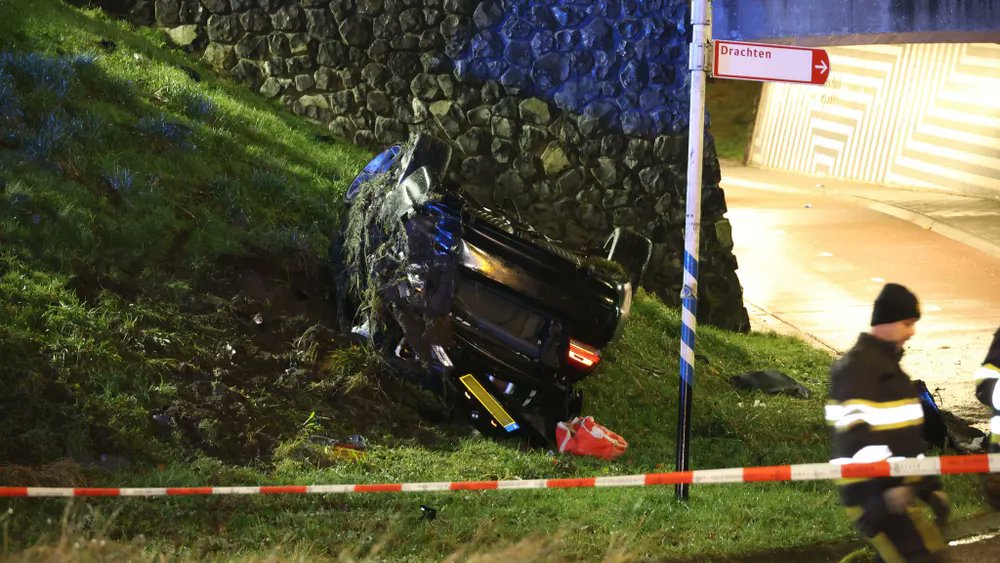 NOS Mirror tweet media