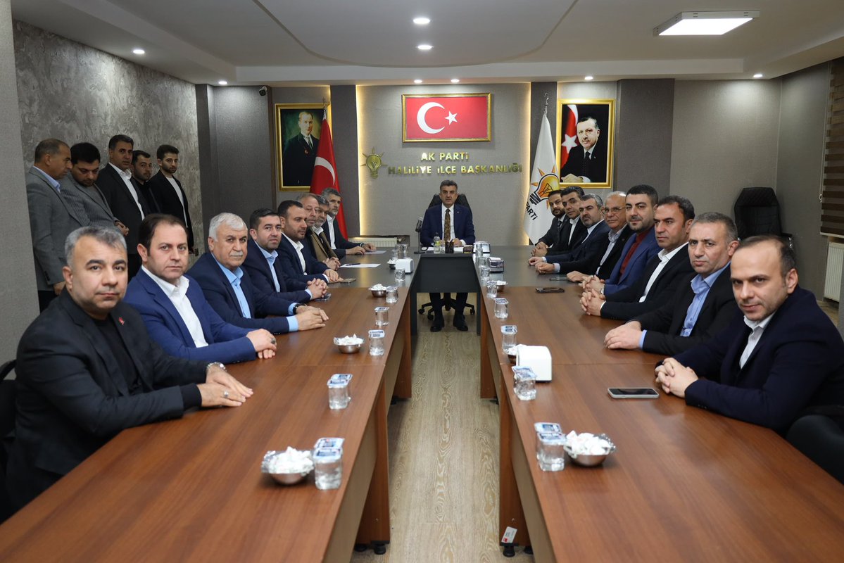 Şanlıurfa için hep birlikte, daha güçlü yarınlara! 

Haliliye İlçe Başkanımız <a href="/mbagmanci63/">MUSTAFA BAĞMANCI</a> ev sahipliğinde, Teşkilat Başkanımız <a href="/SbrKnk/">Sabri KONAK</a> ve ilçe başkanlarımızla istişare ve değerlendirme toplantımızı gerçekleştirdik. Toplantımızda, yeni dönemde yapılacak olan saha ve teşkilat