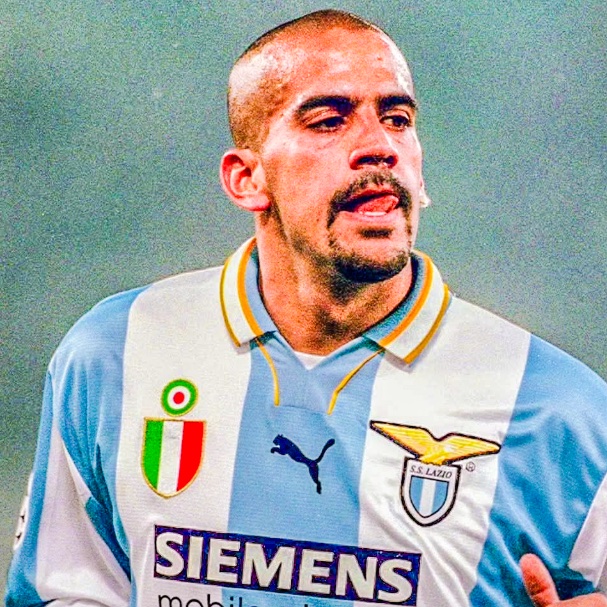 🇦🇷💙 Juan Sebastián Verón took a visit to his old club Lazio. He played there from 1999-2001, winning 4 trophies! Serie A, Coppa Italia, Supercoppa Italiana and UEFA Super Cup. 🥇✨