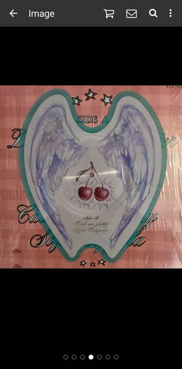 Fang des Tages 010-2026
Super, super US-DROP 1  👍
Susannah Joffe
Beinhaltet eine 'Angel Wings - Shape ' in 12'inch größe. Ist von Hand nummeriert und dann verschweißt worden.
- Limited to 500 Copies 
- kam mit einem signierten Poster 
🌟🌟🌟🌟🌟