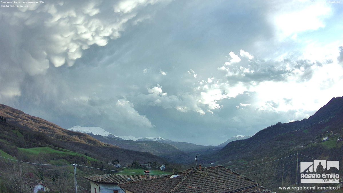remeteo's tweet photo. Dettagli di una nube particolare sebbene "comune" ma non sempre facile da osservare☁️
Le #mammatus si sviluppano sotto l' "incudine" di un cumulonembo sempre responsabile di #temporali⛈️ con #fulmini⚡
Seguici su https://t.co/Vq8Fi14bAn per altre curiosità come questa! https://t.co/ZcxXdihiaY