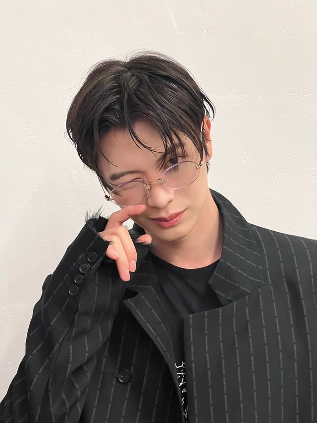 HolyMolyYook tweet media