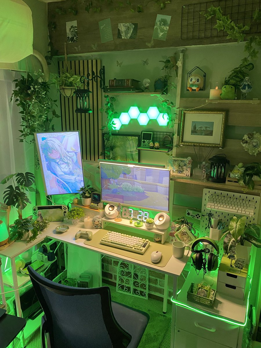 ryo0720338833's tweet image. ついに夢のグリーンゲーム部屋を完成させました！！✨✨✨✨✨✨✨✨

この部屋は自分がグリーン好きであることから緑のキャラクターや初めて観葉植物を使ったりして緑の空間に仕上げました🟢

上は吊り橋など風景を出し、下は近未来的に仕上げました！

メインは草薙寧々！
#GamingSetup
#ゲーム部屋