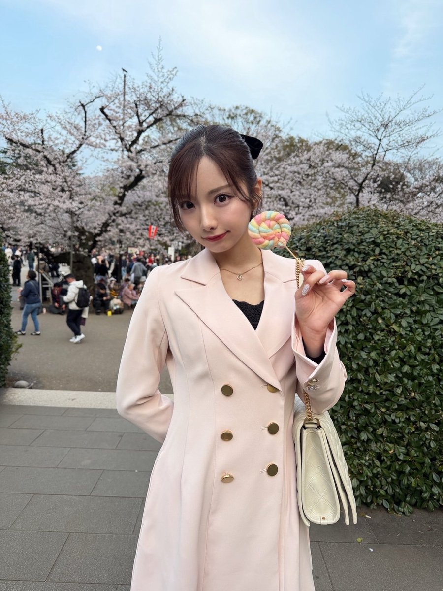 hellochiruchiru's tweet photo. 上野の桜まつりに🌸🩷
⁡
満開の桜が本当に綺麗すぎて癒された〜❤︎
⁡
上野東照宮と桜の組み合わせが
特に綺麗で🥹🫶🏻
⁡
来年の桜の時期もまた来たいな😽🤍 https://t.co/uDap5uuMva