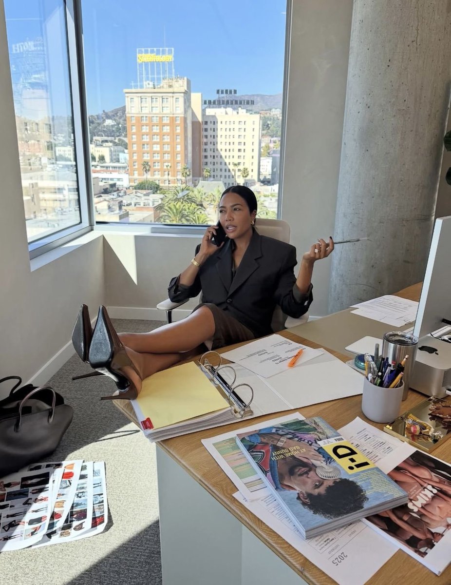 Avazoey_'s tweet photo. she’s building her own empire https://t.co/OPFRIJZL9s