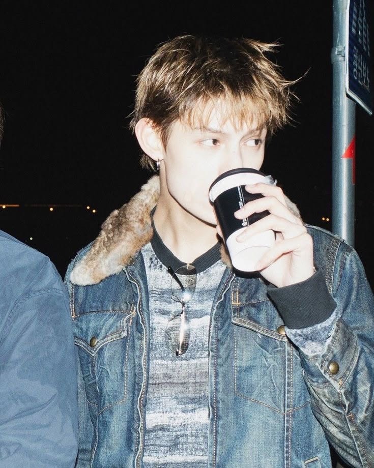 Base umum bisa follow @cornerfess tweet media