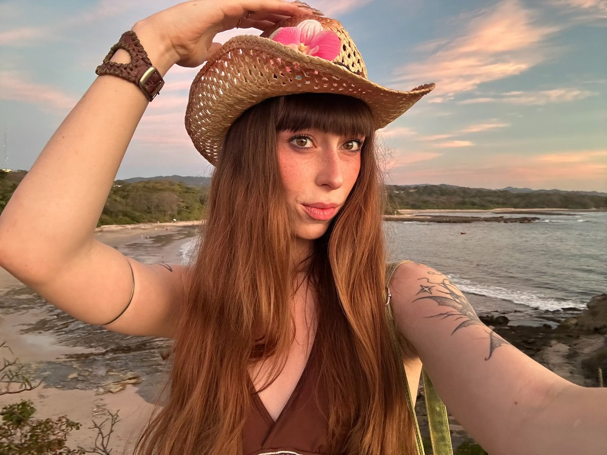 Aria Faye tweet media