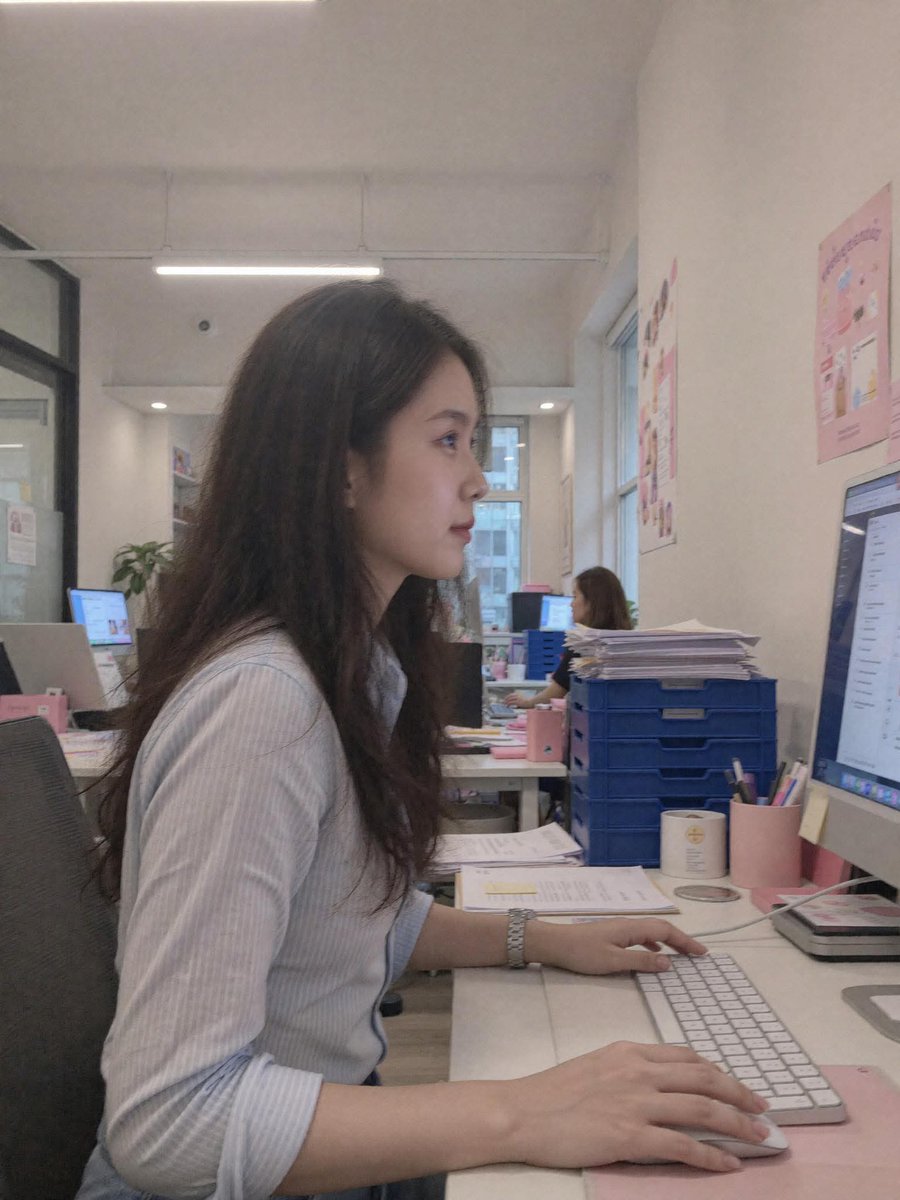 Minh Hằng tweet media