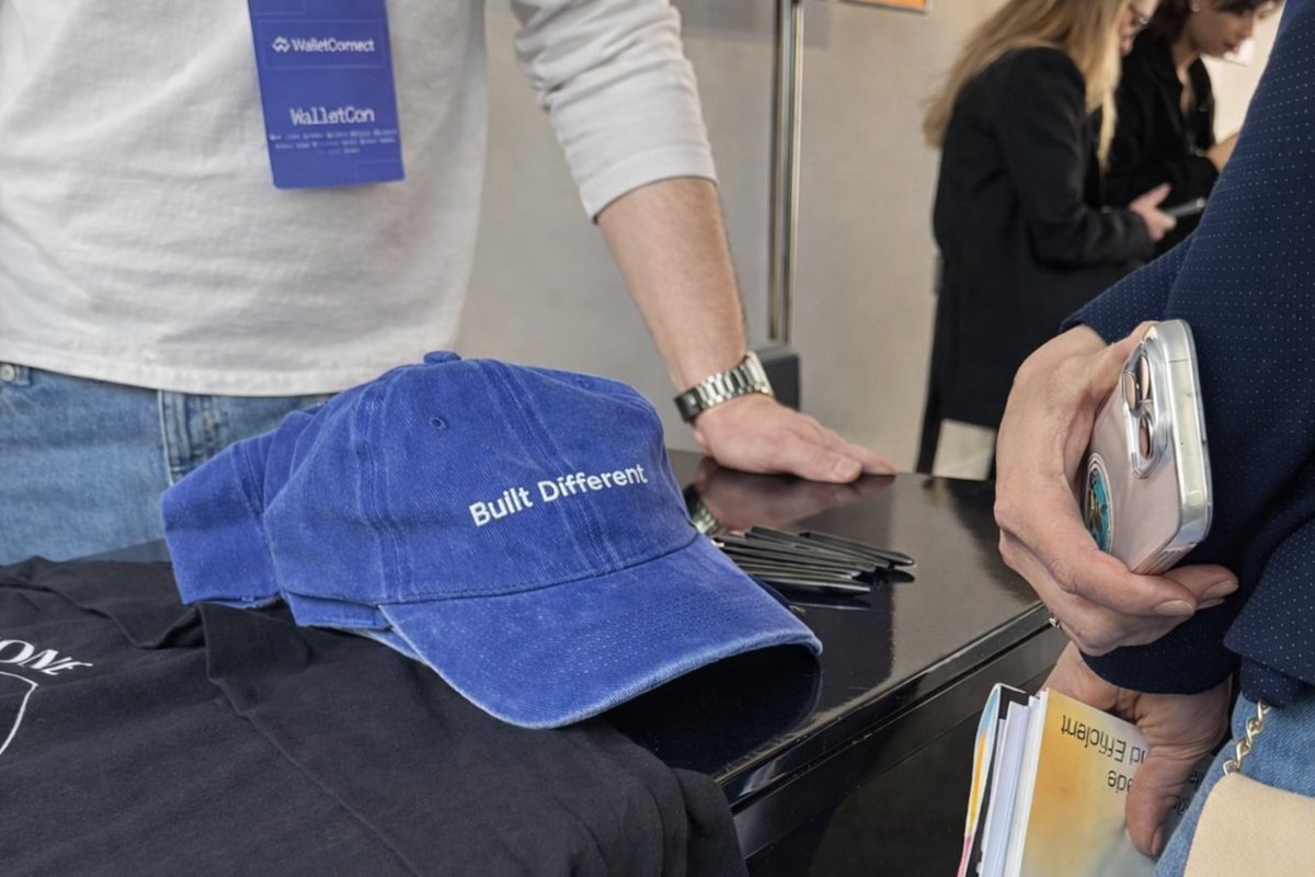 right now at the <a href="/WaaPxyz/">WaaP, Wallet as a Protocol</a> by human.tech booth at WalletCon

<a href="/NanakNihal/">Nanak Nihal Khalsa 🔜🐈‍⬛</a>, <a href="/hebbianloop/">S El Damaty</a>, <a href="/salzone13/">Tajani</a>, and <a href="/0xYean/">ym</a> are showing people how to run AI agents without ever exposing their private keys

come by, you're invited 🤗