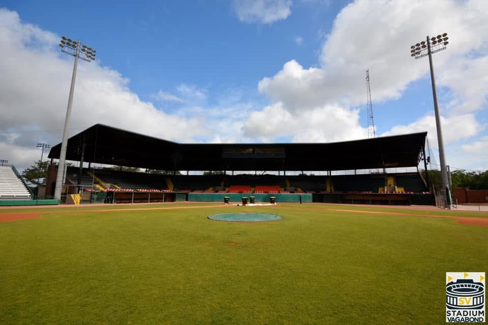 StadiumVagabond's tweet image. 🏟️ Historic Grayson Stadium, Savannah, GA
📸 Circa 2017
🍌 Home of the Savannah Bananas
⚾ Former home of the Savannah Indians, Athletics, Redlegs/Reds, Pirates, White Sox, Senators, Braves &amp;amp; Cardinals/Sand Gnats
🗓️ Opened: 1926
🪑 Capacity: 5,000

#Bananas #SavannahBananas