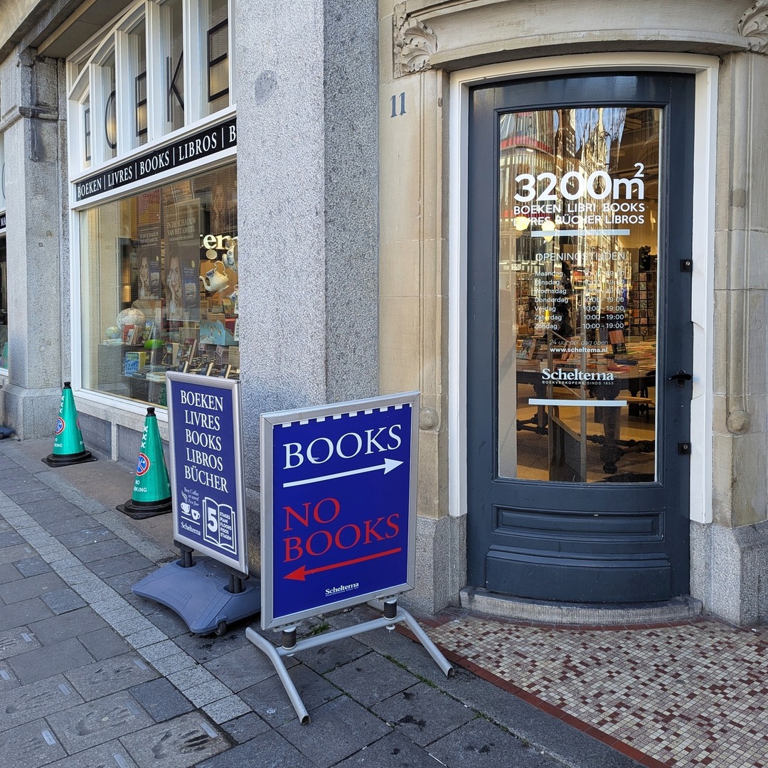 Books or No Books sign at Schelterma bookstore on Rokin in Amsterdam

#amsterdam #sign #books #scheltema #bookstore #rokin #dutchamsterdam instagr.am/p/DWjBhtJiBqb/