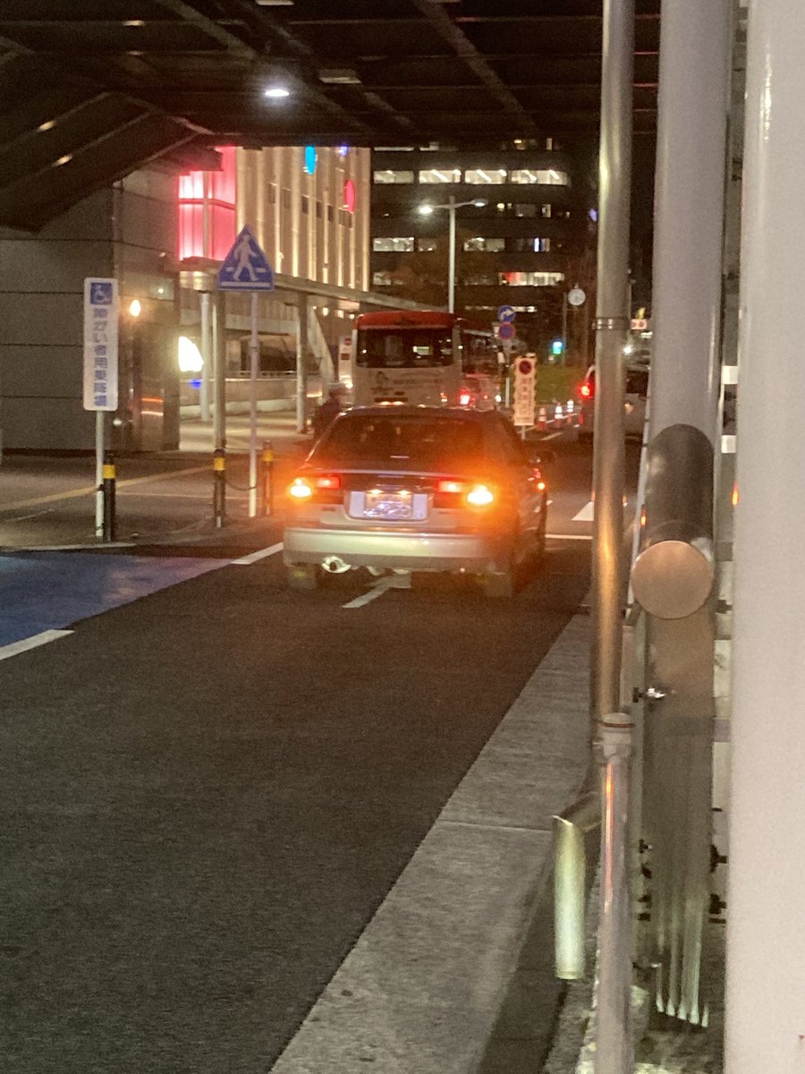 あ さ と tweet media