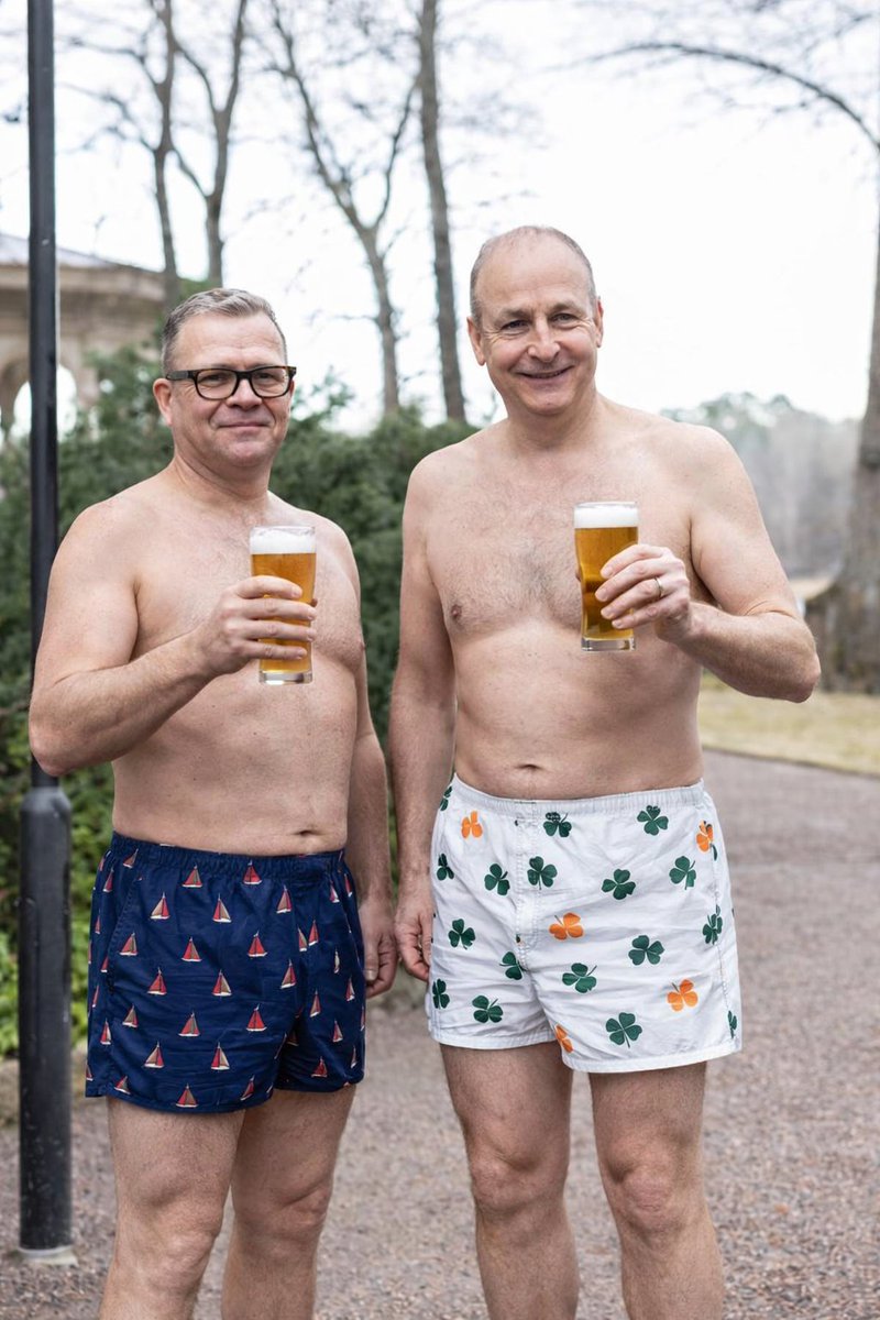 Politicians are gross tweet media