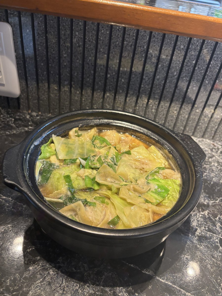 zerosiki04's tweet photo. 本日のご飯は、ちっご庵です。
もつ鍋のしょうゆにしました🍲
めちゃんこ美味しい〜(*´ч`*)
 #ちっご庵  #ランチタイム
 #定食屋  #ミラティブ配信者 https://t.co/GV4qppkXnv