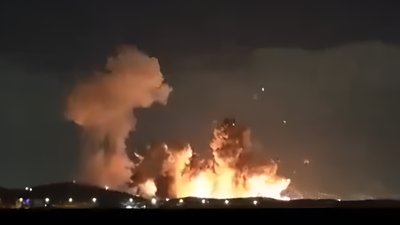 Shadabanwaraisi's tweet image. ⚡⚡⚡🔥
Trump shares video of massive explosions in Iran's Isfahan following US-Israeli strikes;