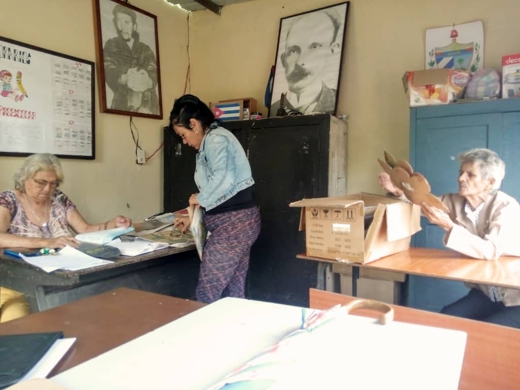 ondreycomunica's tweet photo. #SomosPoderPopular.👉En la Comunidad #CarboServia,se controlan y se aseguran la vitalidad de sus servicios básicos. #VillaClaraConTodos.
#50AniversarioPoderPopular.
@SuselyMorfaG
@YaimaAngel1
@CesarMenaM14475
@CarlosAnto95695
@GiselaTuero
@gonzalez_j39470
@MilaxyA https://t.co/jmbc8MvRws
