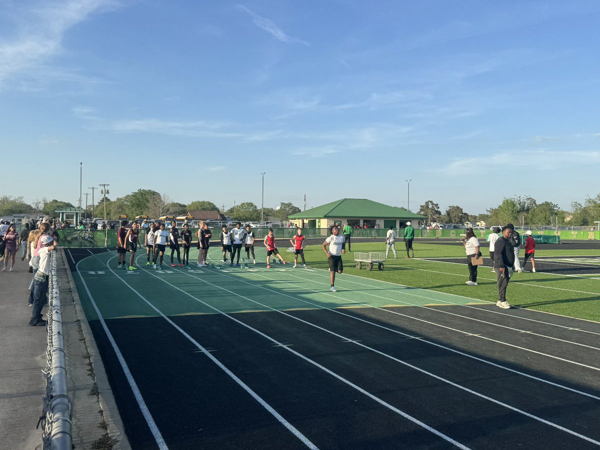 herbertoneiljr's tweet image. A great day for some JH track! Shout out to our Bobcat coaches for hosting the District JH Zone track meet! Go Bobcats!!! #HigherHeights #BeBold