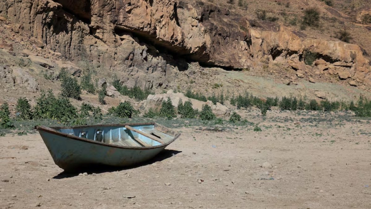 WorldBankWater's tweet image. #MENA has some of the world’s fastest-drying countries.

Data shows the region is losing it much faster than previously thought- 96% of the land area is losing about 60 cubic km each year. 

More details from a @WorldBankGroup report on drying here: wrld.bg/TwSV50XMFwx