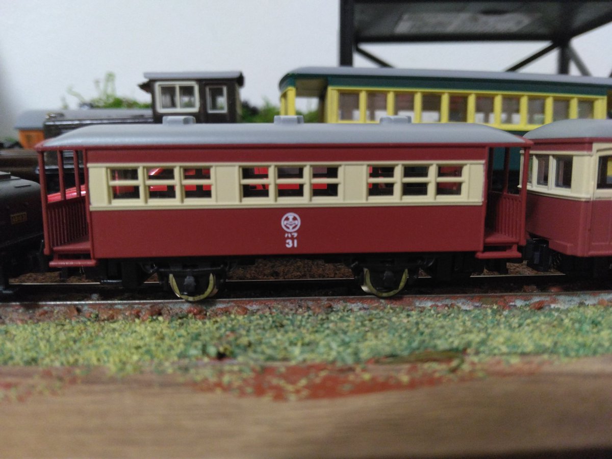 今日は休みだったので某模型店に意を決してノス鉄5弾のデハ102を買いに行ったのに、その前にこのハフを見つけてしまい、こちらを入手。
しかし、MT-28高過ぎ‼️車両とパンタグラフと買ったら軽く7000円じゃないですか‼️あれじゃあ売れ残りも納得。
ハフを最低でももう1両手に入れたくなりました。